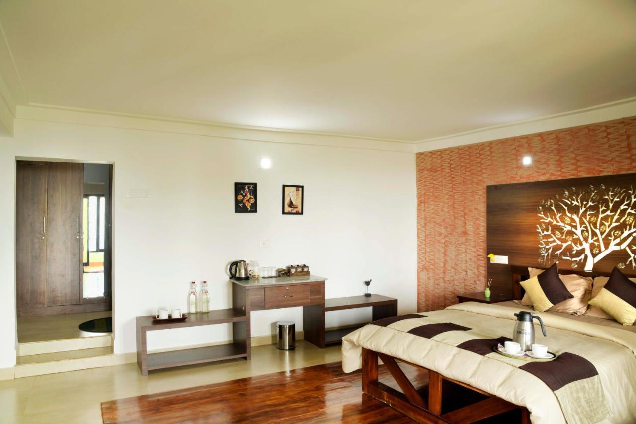 Stayvista At Talerock Inn Mountain View - Breakfast Included Valparai Exterior photo